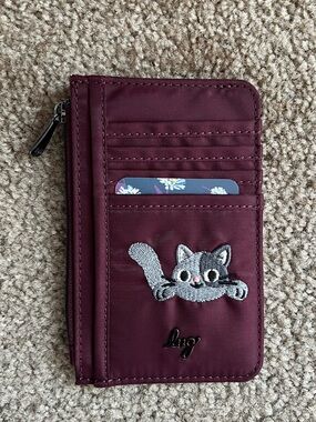 Lug slide wine with embroidery of gray cat